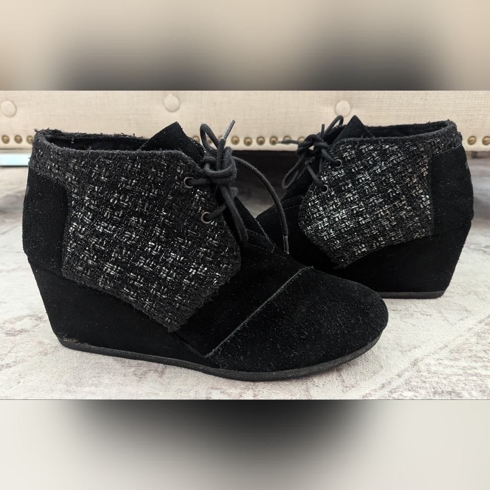 Toms Woman's Wedge Bootie Black Suede Size 9